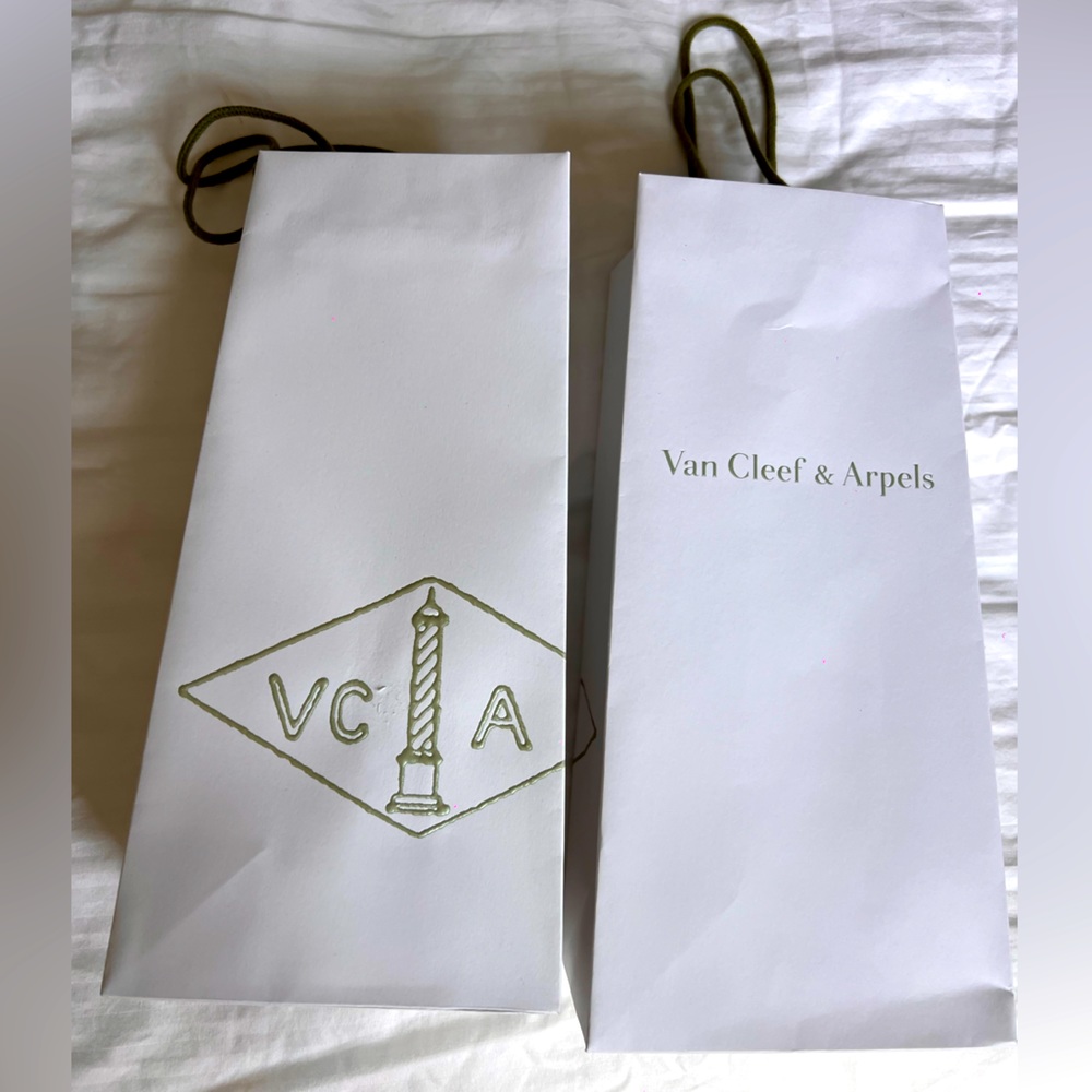 - Van Cleef & Arpels VCA 1 Paper Shopping Gift Bag White / Green